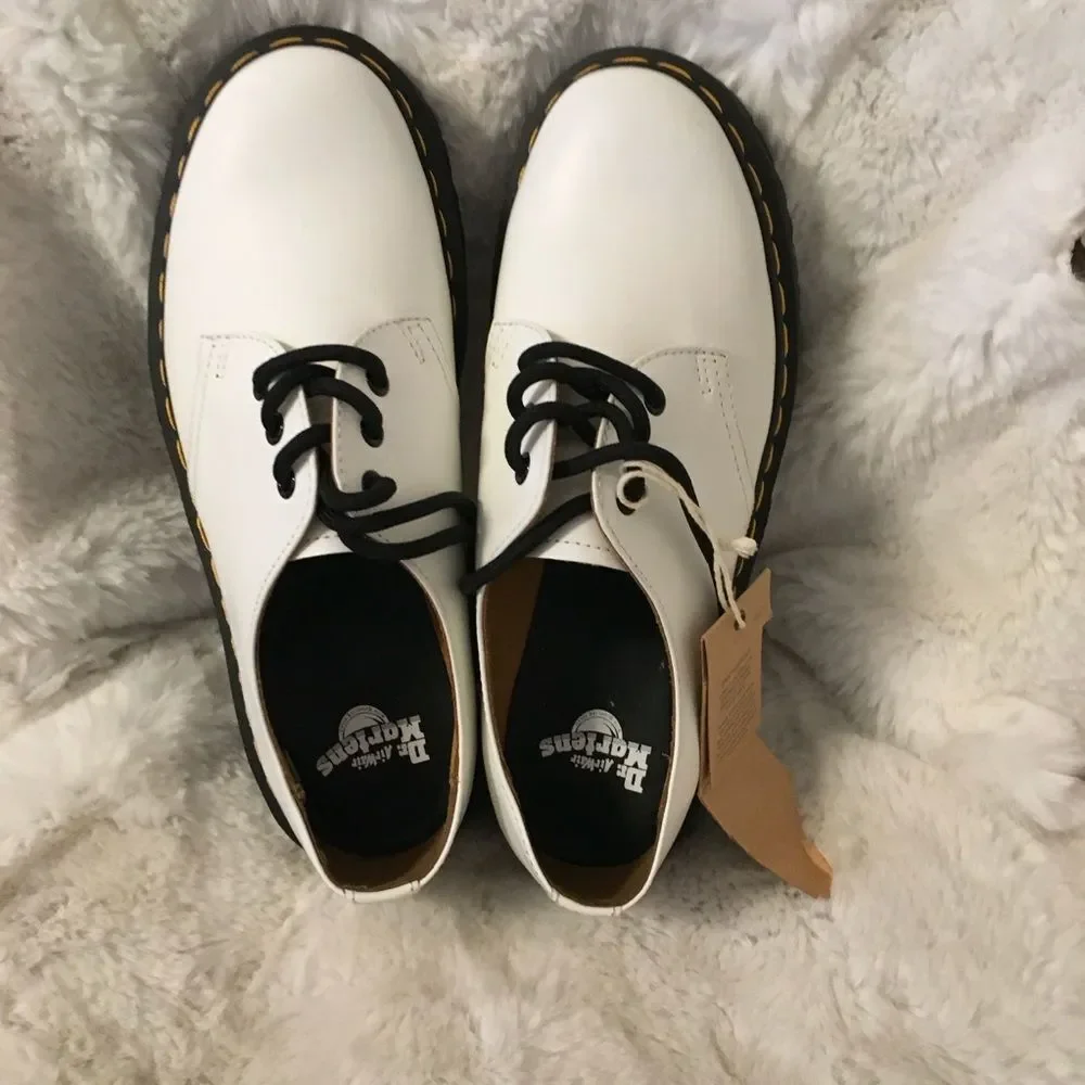 NEW Dr. Martens Quad White Smooth Leather Lace Up Low Top Oxford Shoes 9